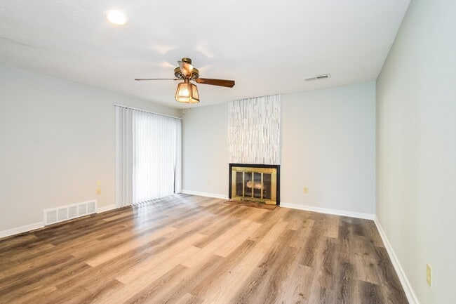 Building Photo - 5825 Lynnfield Cove