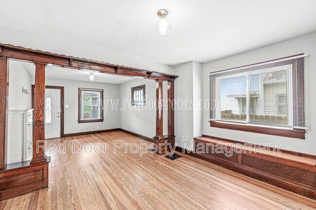 Building Photo - 942 E Tabor St