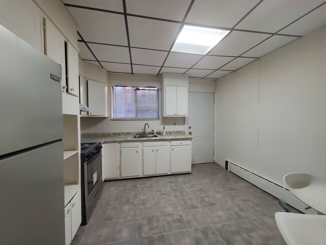 Building Photo - Nice 3Bd/1Ba Available Now...in Elmwood
