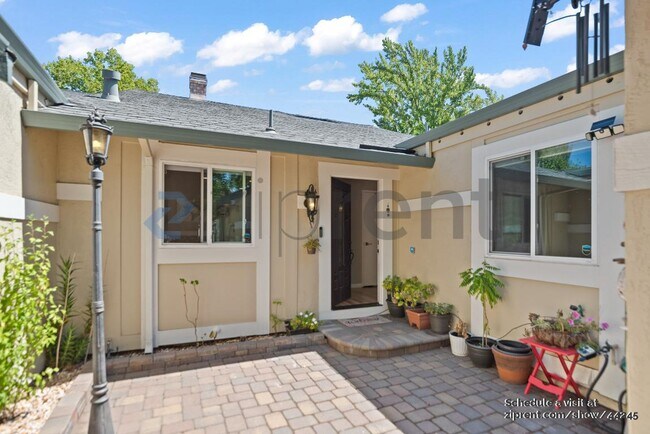 Foto del edificio - 652 St Ives Ct