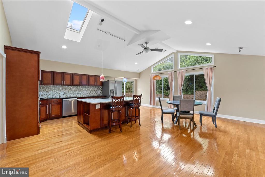 Building Photo - 7029 Old Dominion Dr