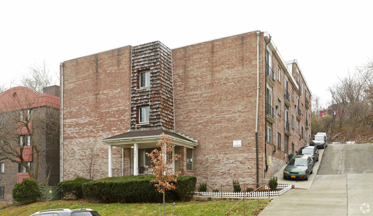 Primary Photo - 151 Robinson St