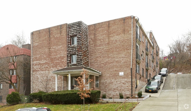 Building Photo - 151 Robinson St