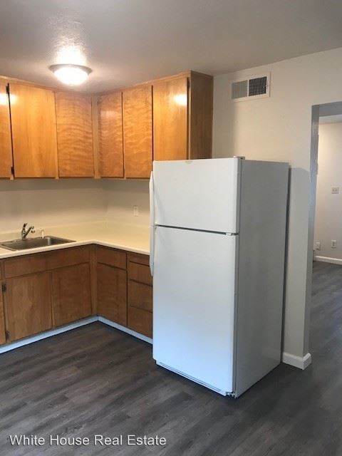 Foto del edificio - 2556 27th St