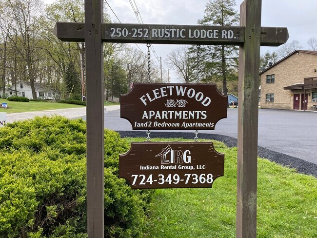 Complejo de apartamentos Fleetwood - 250 Rustic Lodge Rd
