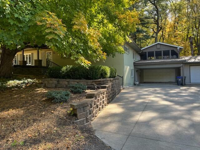 Driveway - 1203 Presidential Dr