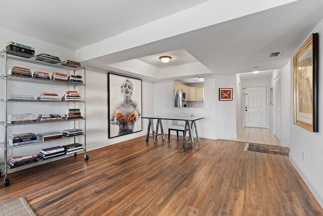 Building Photo - 327 Southwind Dr