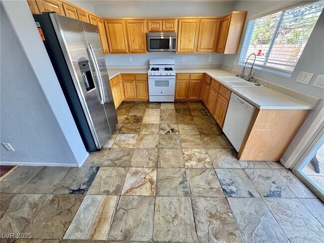 Foto del edificio - 2276 Chestnut Ranch Ave