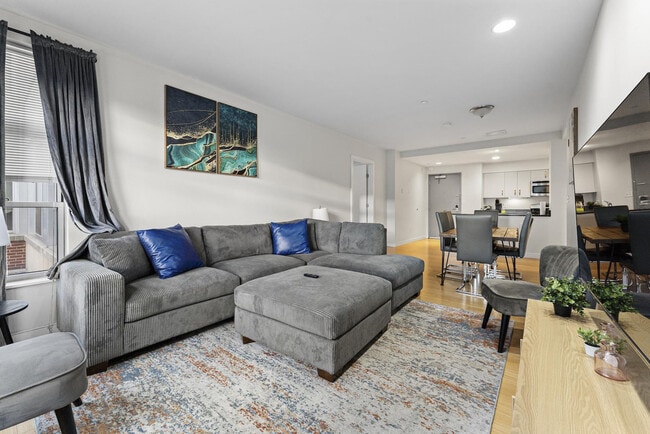 Building Photo - 601 Albany St