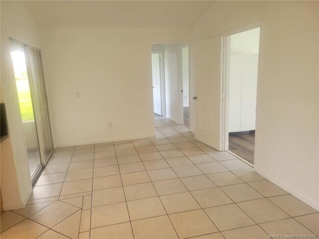 Foto del edificio - 3873 SW La Fleur St