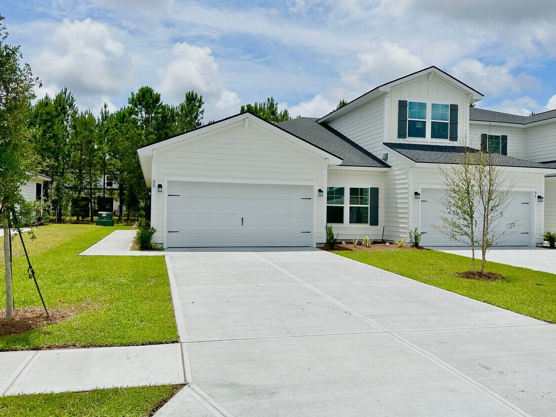 Primary Photo - Townhouse with amenity packed neighborhood...