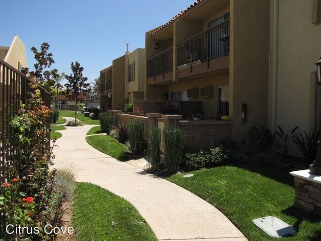 Foto del edificio - 1538-1549 E Quincy Ave