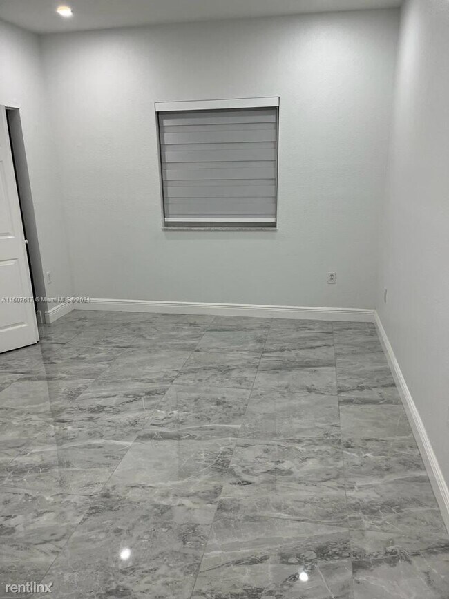 Foto del edificio - 3 br, 2 bath House - 6940 NW 179th St # 406-7