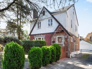 Building Photo - 64-14 Dieterle Crescent