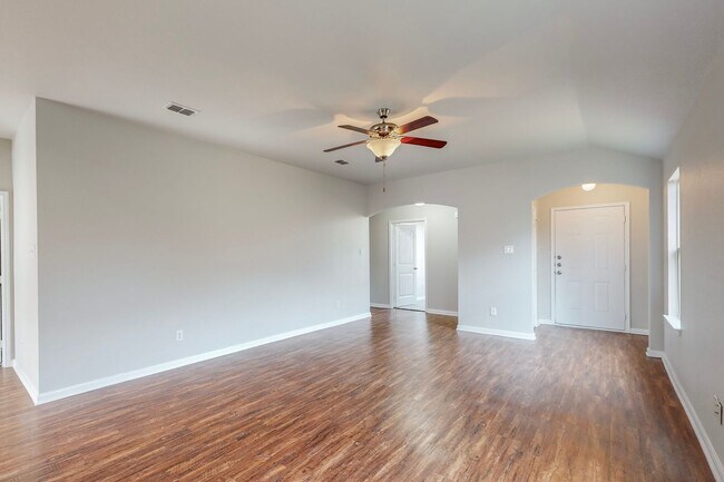 Foto del edificio - Beautiful 4 Bedroom in Encino Hills