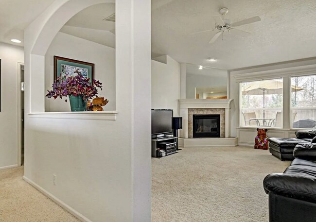 Foto del edificio - 14475 W Elmspring St