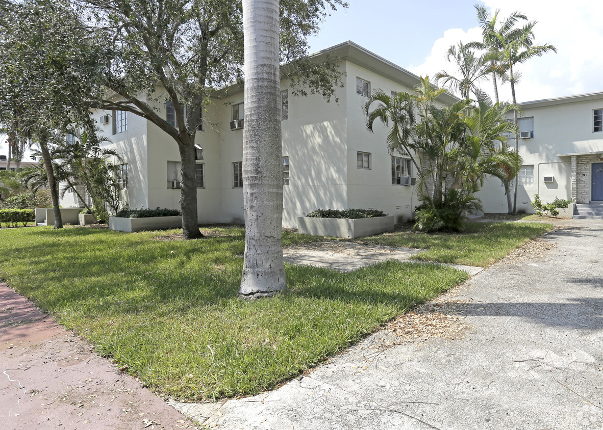 Building Photo - Winds Of Nobe Condo