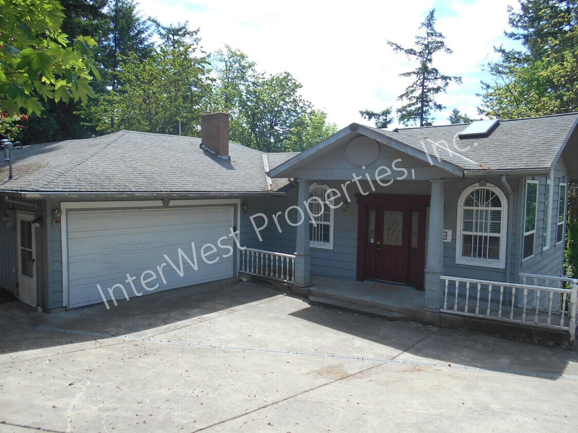 Foto principal - Large 3 Bed+ Bonus Room SW Pdx Home, Natur...