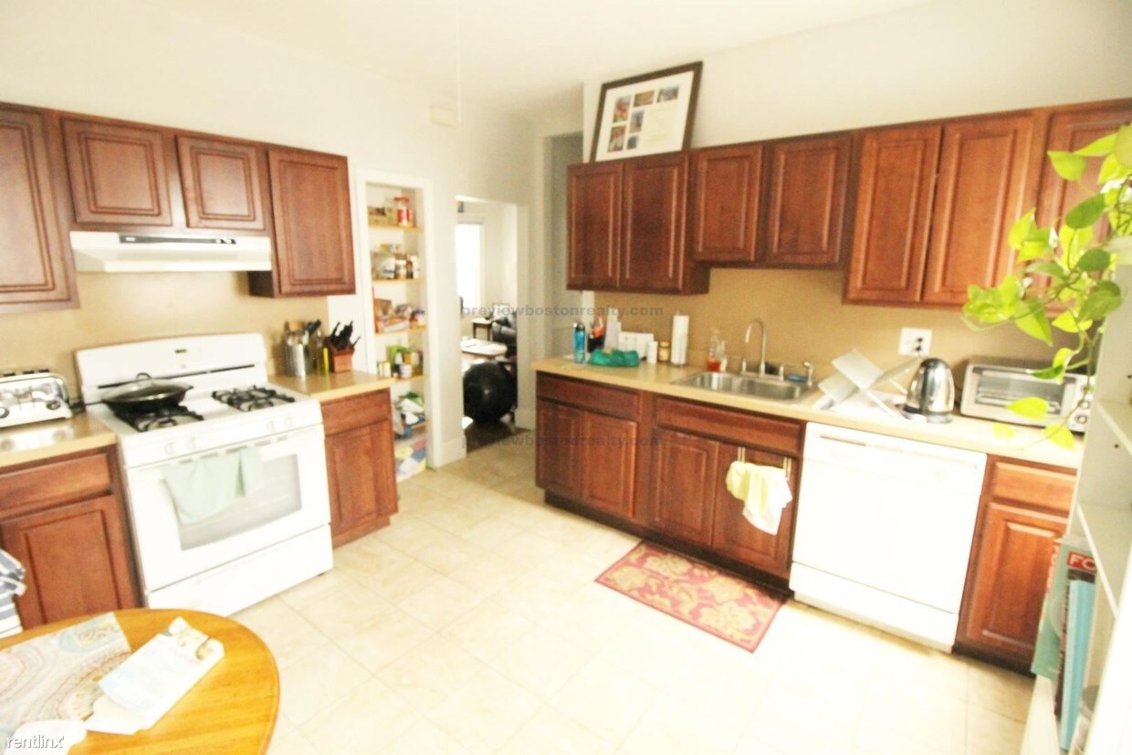 Primary Photo - 28 Haskell St