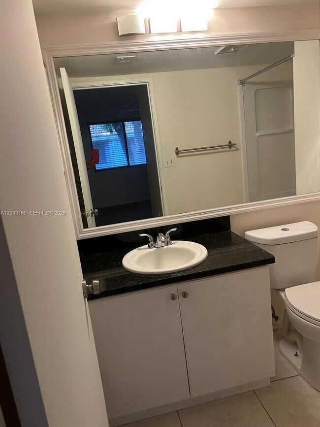 Foto del edificio - 3226 Coral Lake Ln