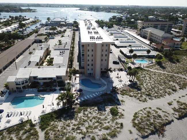 Foto del edificio - 1255 Tarpon Center Dr