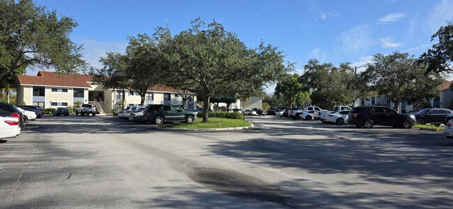 Building Photo - 1513 Lake Crystal Dr