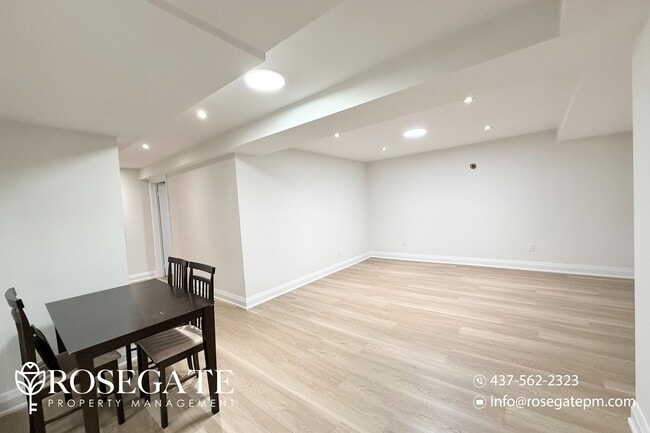 Building Photo - Spacious 2-Bedroom Basement Unit in Prime ...