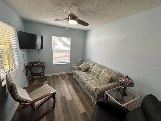 Foto del edificio - 4415 60th St Ct W