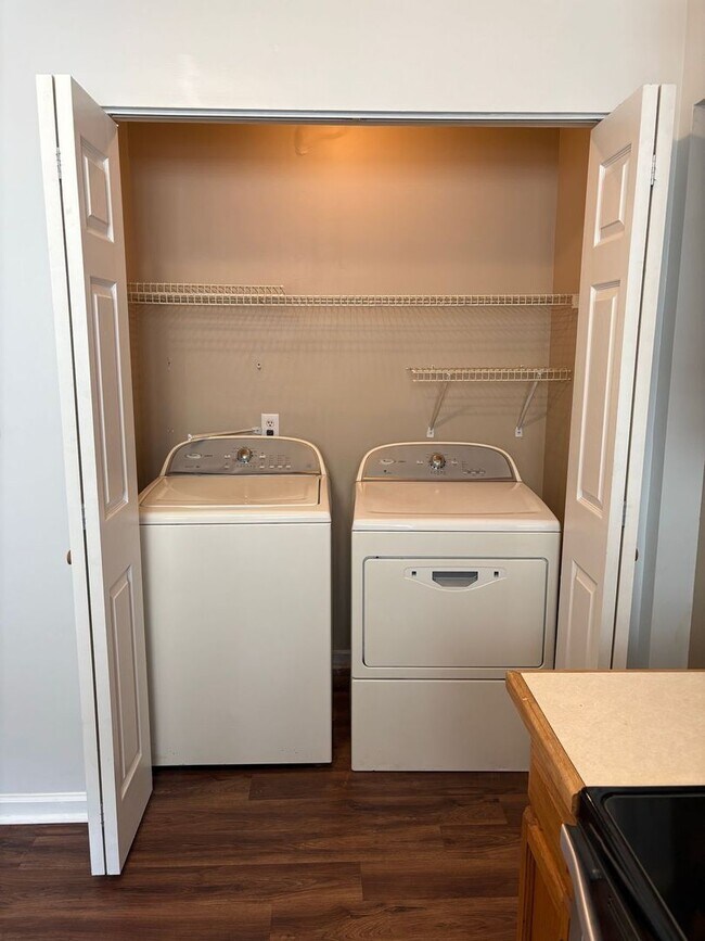 Foto del edificio - 2 Bed 2 Bath Condo Near Cherry Park