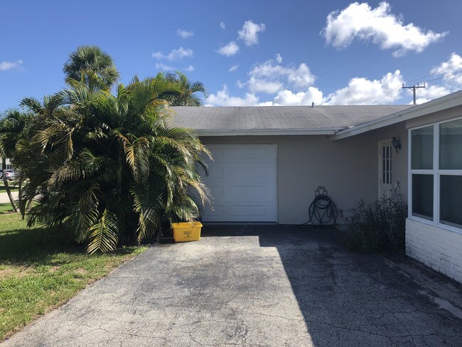 Foto del edificio - 3937 Holly Dr