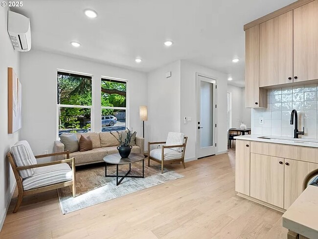 Photo - 1610-1612 SE Morrison St. Apartment