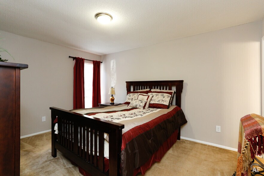 Foto del edificio - 5914 Monroe Rd