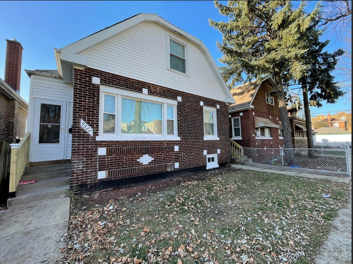 Foto principal - 9322 S Saginaw Ave
