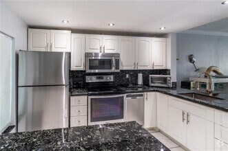 Building Photo - 470 Paradise Isle Blvd