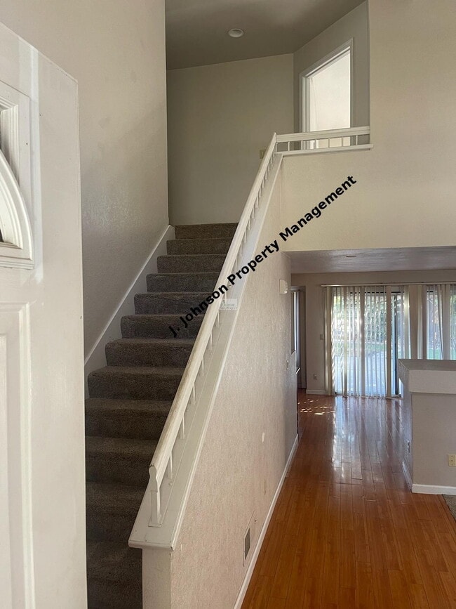 Foto del edificio - Spectacular 3 bed 2.5 bath Tracy Home