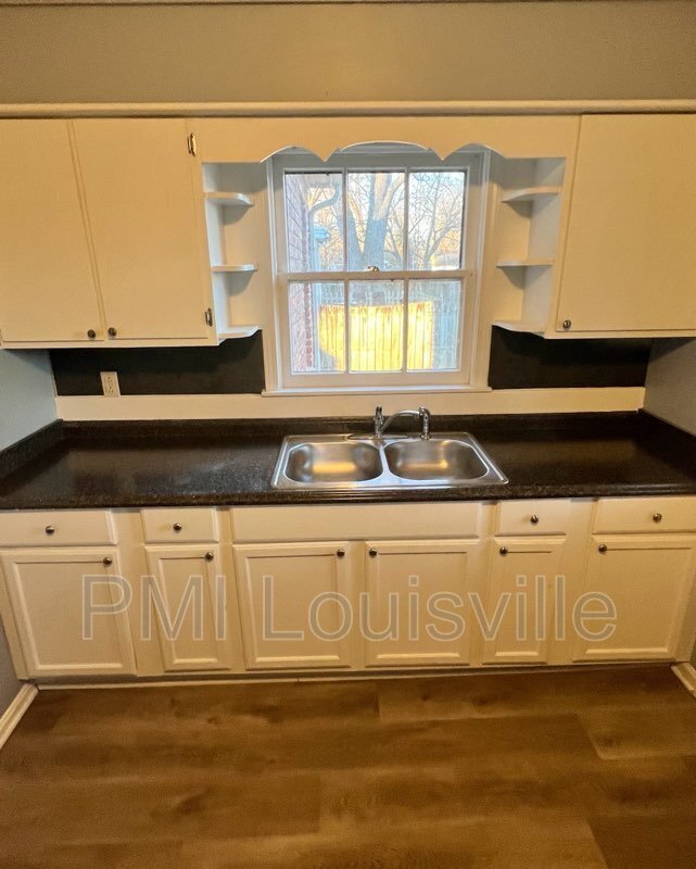 Foto del edificio - 9217 Alexander Ave