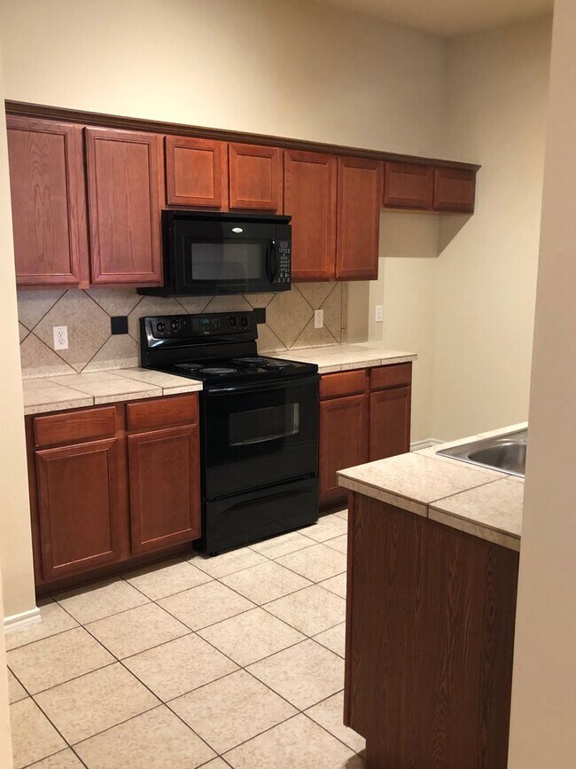 Foto del edificio - 3 Bedroom, 2 Bath Duplex Located in Grand ...