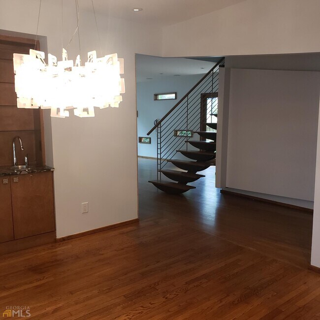 Foto del edificio - 2875 N Hills Dr NE