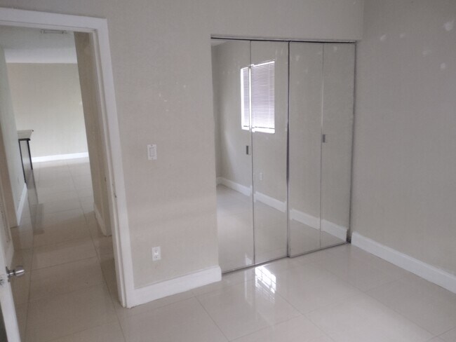 Foto del edificio - 5020 NW 170th St