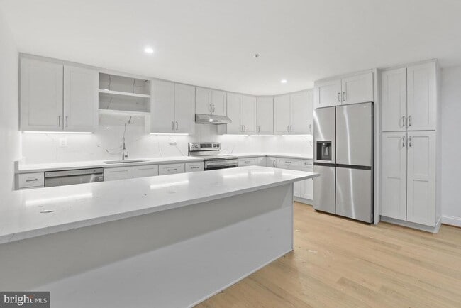 Building Photo - 812 Park Ave