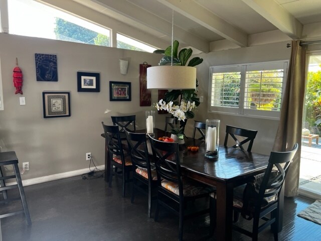 Comedor - 7439 Ostrom Ave