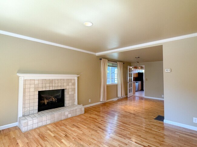 Building Photo - Beautifully Updated Phinney Ridge 2bd/2bth...