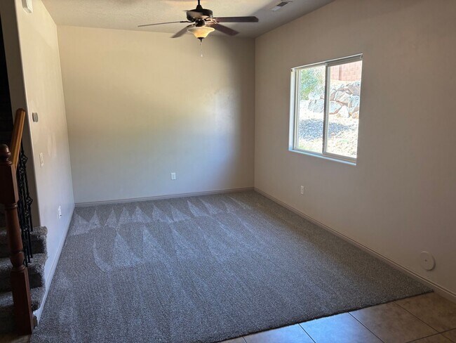 Foto del edificio - Beautiful 3 bedroom, 2.5 bath  townhome in...