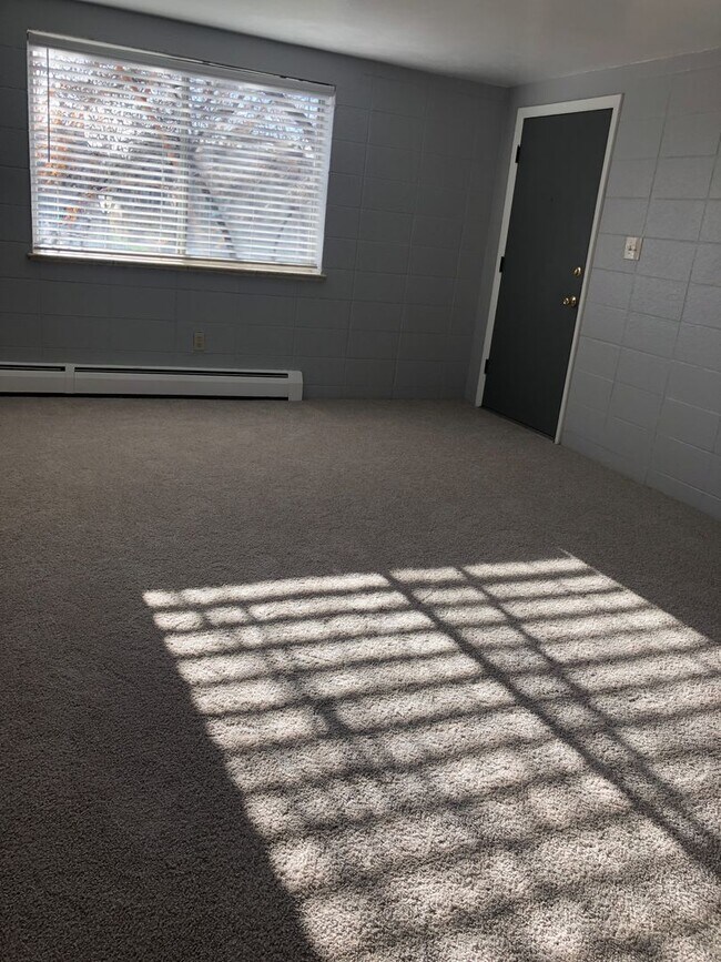 Building Photo - 2 bed, 1.5 bath townhome with covered parking