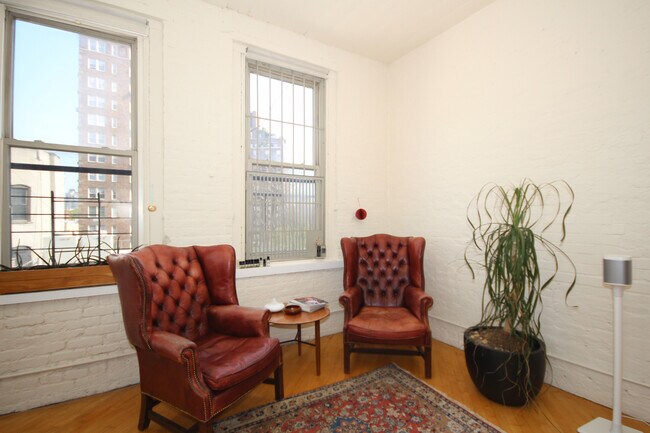 Building Photo - 801 Greenwich St