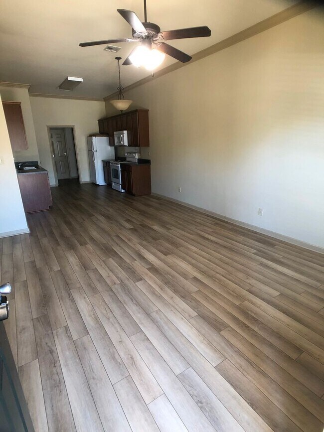 Building Photo - 205 Lodge Dr