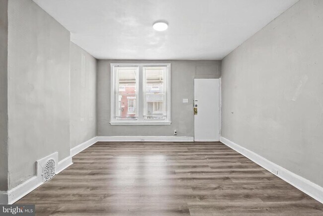 Building Photo - 2511 W Oakdale St