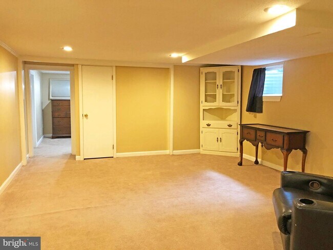 Building Photo - 2815 Cedar Ln