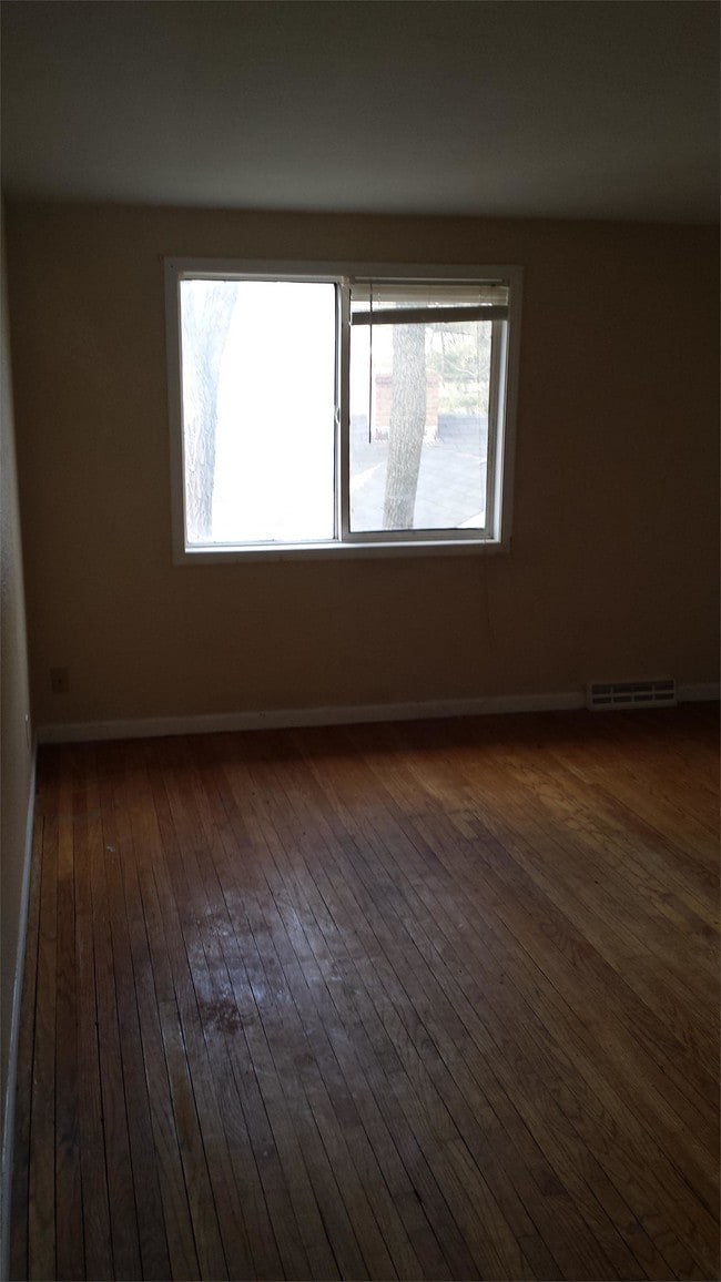 Building Photo - 828 8th Ave