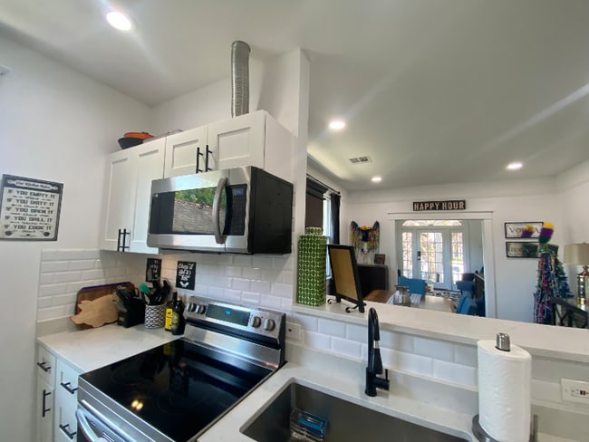 Foto del edificio - 2407-2409 Palmer Ave
